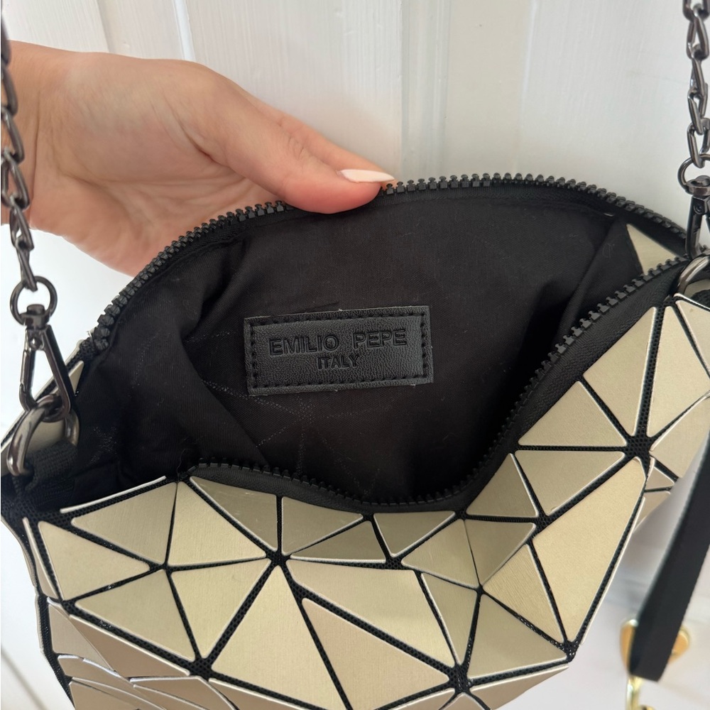 Emelio Pepe Geometric Metallic Beige Crossbody Bag with Chain Strap - Picture 5 of 5